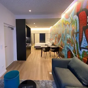 Apartahotel Blackhome I Contactless Check-in, Graz